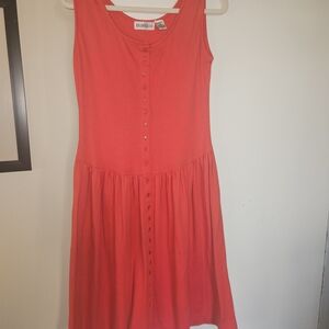 Vintage Eileen & Co. red sleeveless midi dress with a button front. medium